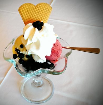 Heidelbeereisbecher